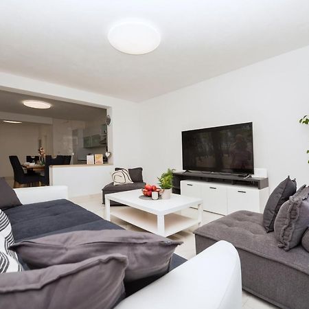 Apartment Sole Mio -Sea View Makarska Exterior photo