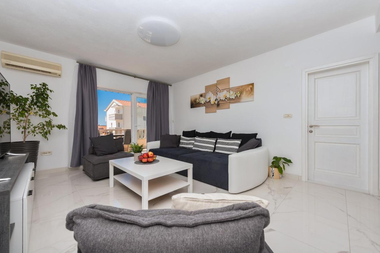 Apartment Sole Mio -Sea View Makarska Exterior photo