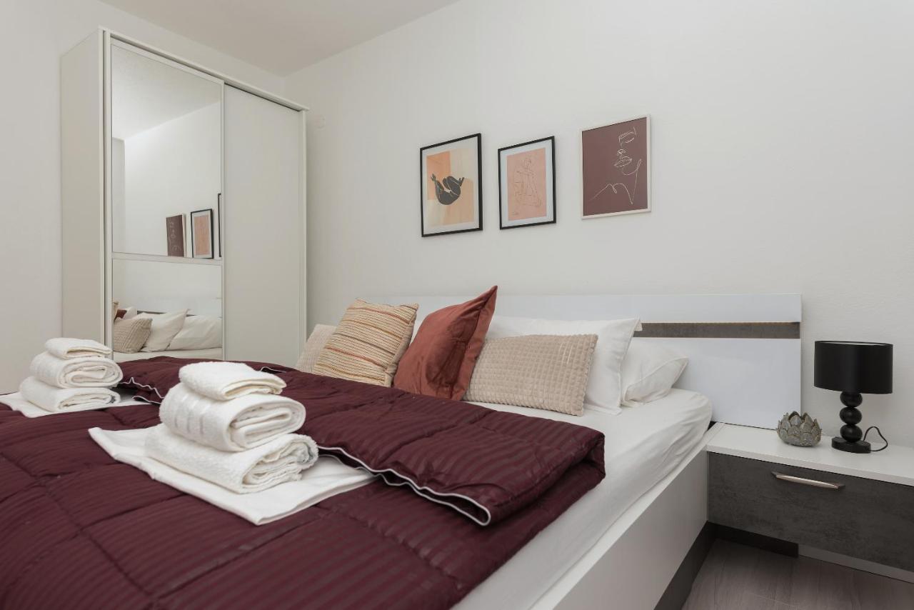 Apartment Sole Mio -Sea View Makarska Exterior photo